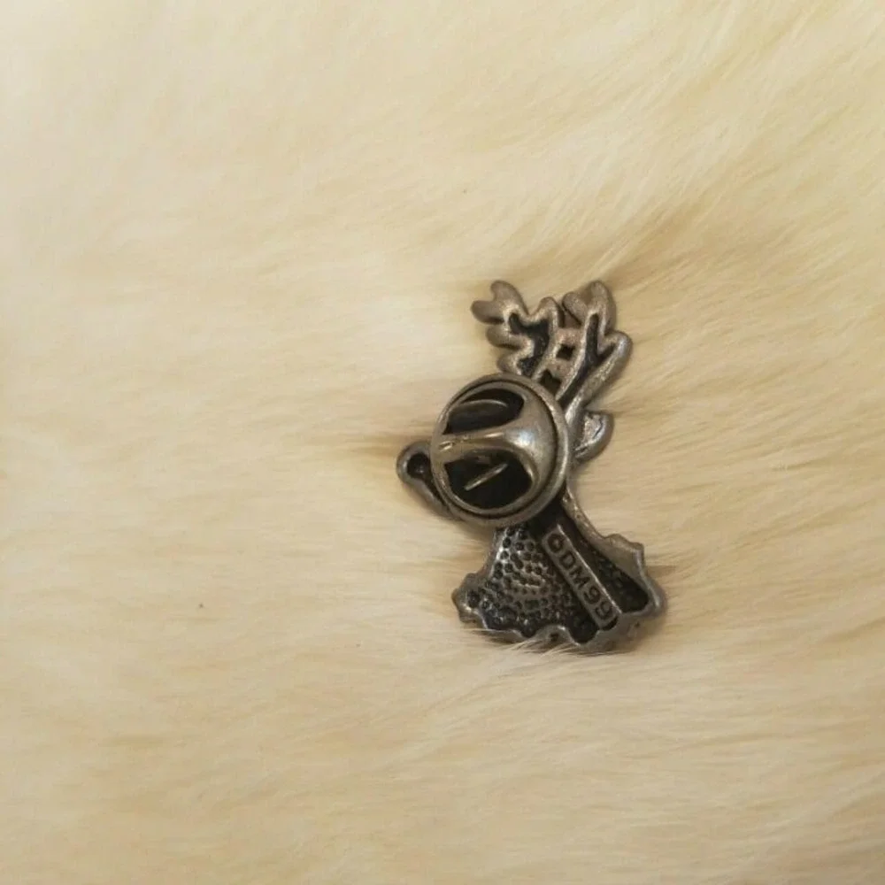 Vintage DM99 Reindeer Head Pin Pewter Brooch Christmas Rudolph Wreath 2685